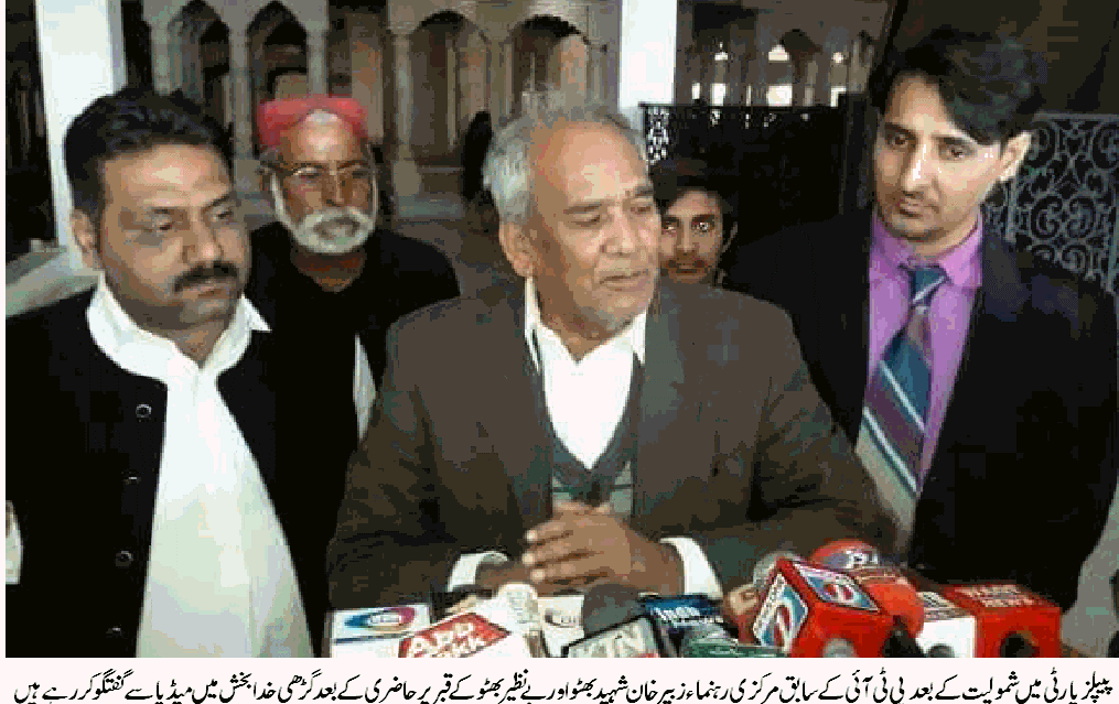 زبیر خان کا پیپلز پارٹی میں شمولیت کے بعد ذوالفقار علی بھٹو اور بے نظیر بھٹو کے مزار پر حاضری