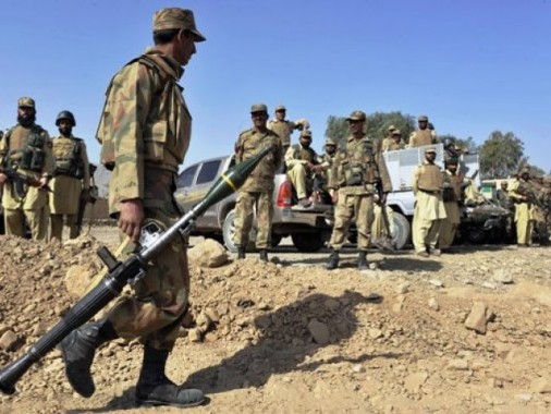 آوران : فوجی قافلے کے قریب بارودی سرنگ کا دھماکا، کیپٹن سمیت 3 جوان شہید