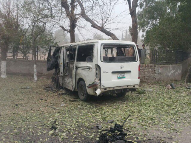پشاور : ججز کی گاڑی پر خودکش حملہ، ڈرائیور جاں بحق، 4 سول جج زخمی