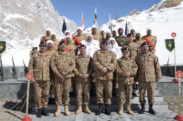 مشرقی بارڈر سے چیلنج کا بھرپور جواب دینے کیلئے تیار ہیں، آرمی چیف