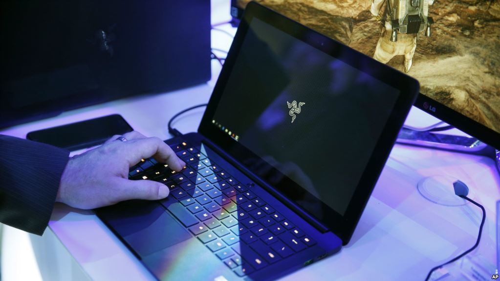 آٹھ ممالک سے امریکہ آنے والی پروازوں میں برقی آلات لے جانے پر پابندی