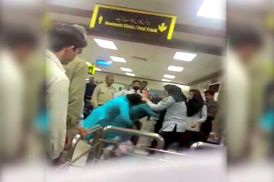 اسلام آباد ایئرپورٹ، مسافر سے جھگڑنے والی ایف آئی اے اہلکار معطل