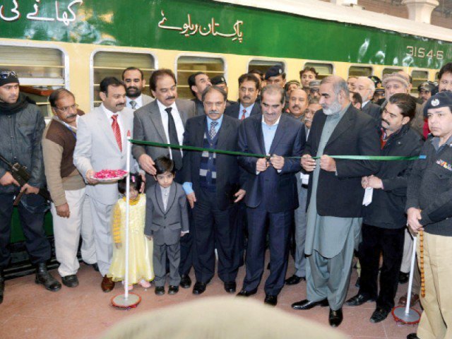 ریل چل پڑی ہے