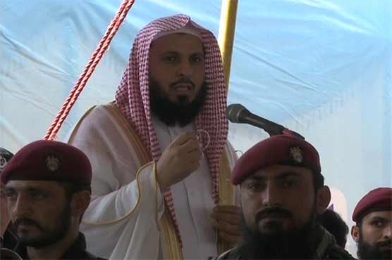اسلام امن کا دین ہے، مسلمان اختلافات بھلا دیں، امام کعبہ کا نوشہرہ میں خطاب