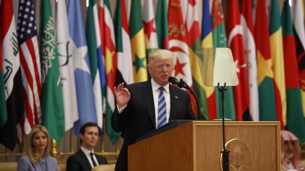 ریاض: مسلم دنیا کے راہنماؤں سے خطاب میں ٹرمپ کا اتحاد پر زور