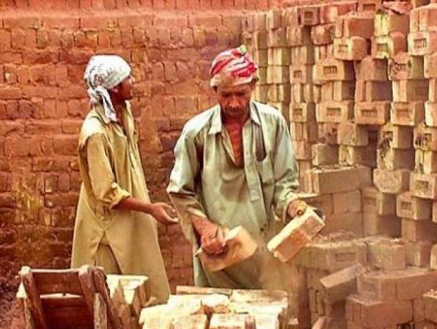 مزدوروں کو کیا ملتا ہے