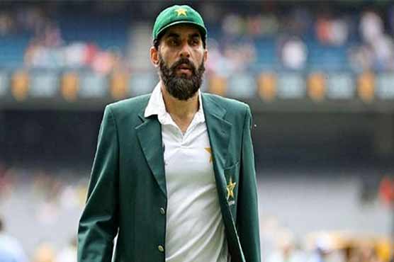 لیجنڈ کرکٹر مصباح الحق وطن واپس پہنچ گئے، ایئرپورٹ پر شاندار استقبال