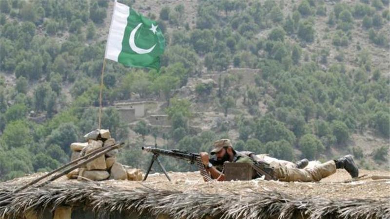 پاکستان کی سرحدوں پر منڈلاتے جنگ کے سائے