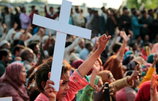 فادر کالونی کے مسیحی پولیس گردی کا شکار