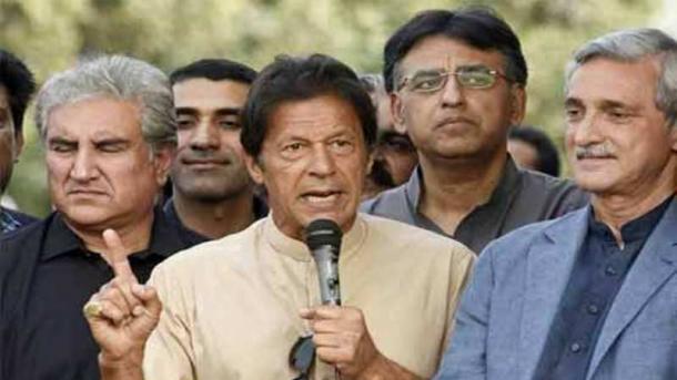 حکومت مختلف طریقوں سے شریف خاندان کے احتساب کے عمل کی راہ میں رکاوٹ ڈال رہی ہے: عمران خان