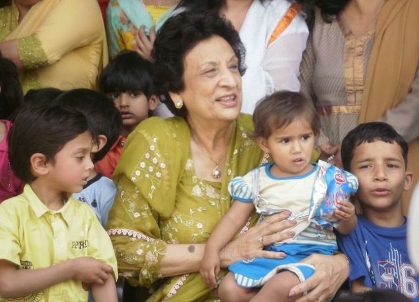 آئیں یتیم بچوں کا سہارا بنیں