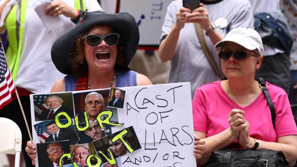 امریکہ: صدر ڈونلڈ  ٹرمپ  کے خلاف احتجاجی مظاہرہ