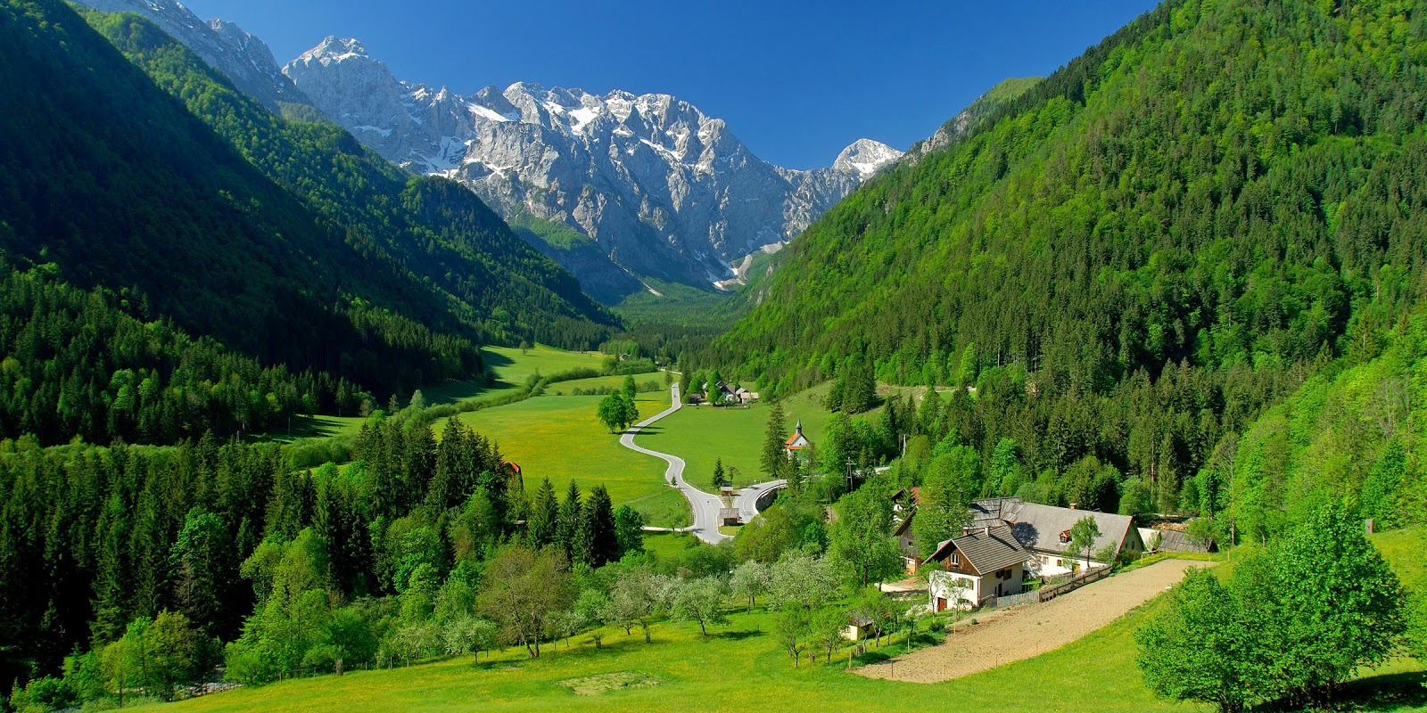 خدا نظر آتا ہے