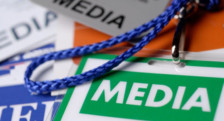 آخر یہ میڈیا کر کیا رہا ہے