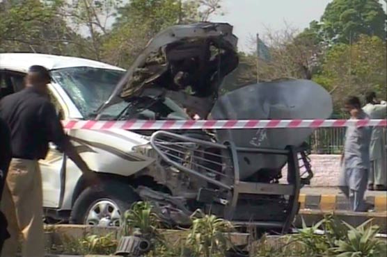 پشاور : حیات آباد میں ایف سی کی گاڑی پر حملہ، دو اہلکار شہید