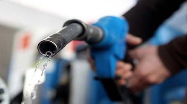 اوگرا نے پیٹرول سستا کرنے کی سمری وزارت کو ارسال کر دی