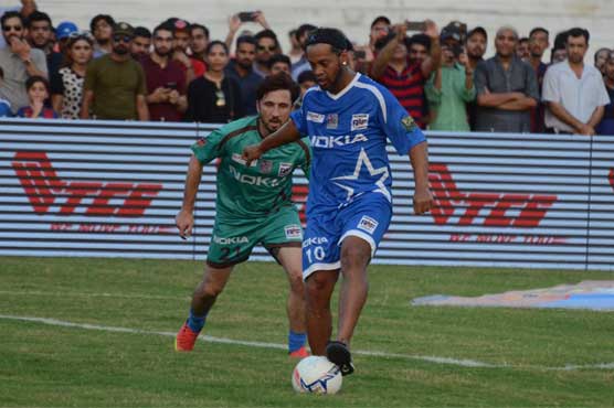 رونالڈینیو سیون نے لاہور کا میدان بھی مار لیا، گگز کو دو صفر سے شکست