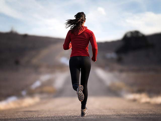 خواتین صرف ایک منٹ دوڑ کر بھی ہڈیاں مضبوط بنا سکتی ہیں
