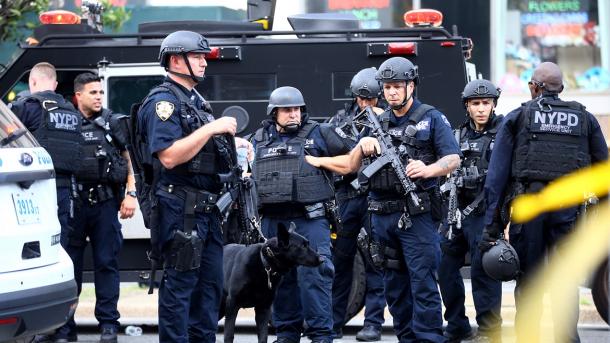 امریکہ میں پولیس پر حملے، ایک اہلکار ہلاک