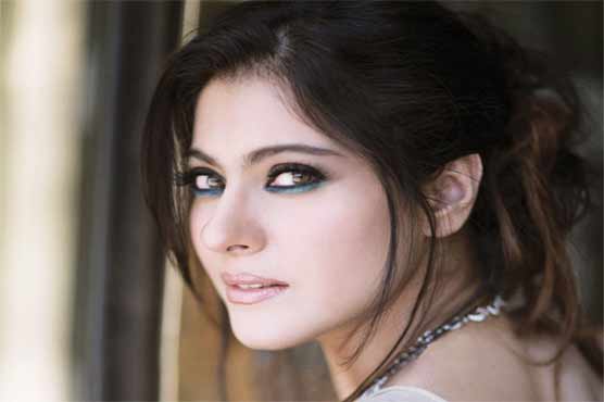 سوشل میڈیا کا روزانہ استعمال بوجھ لگتا ہے: کاجول