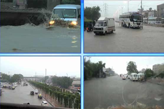 کراچی پانی پانی، شاہراہوں پر سیلاب کا منظر، 14 جاں بحق، عوام چھتوں پر محصور