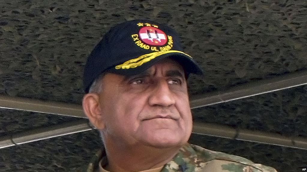 خسارہ زیادہ، ملکی قرضے آسمان کو چھو رہے ہیں۔ جنرل باجوہ