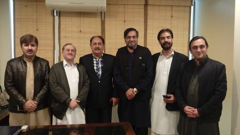 پاکستان تحریک انصاف کے مرکزی دفتر میں انجینئر افتخار چودھری گل حمید خان  نواز زادہ صلاح الدین و دیگر