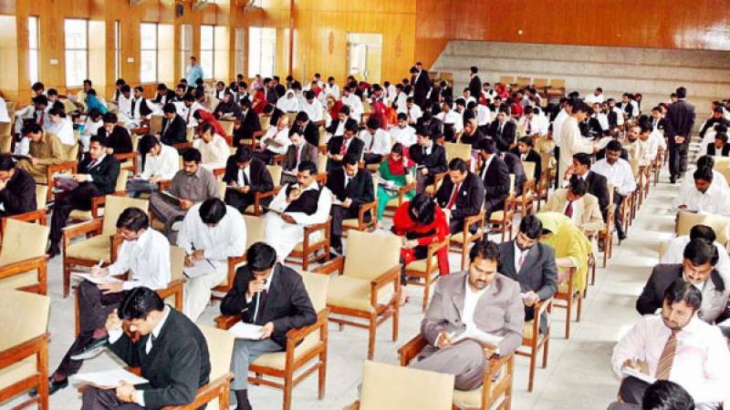 سال میں دو ٹیسٹوں کی انٹریاں