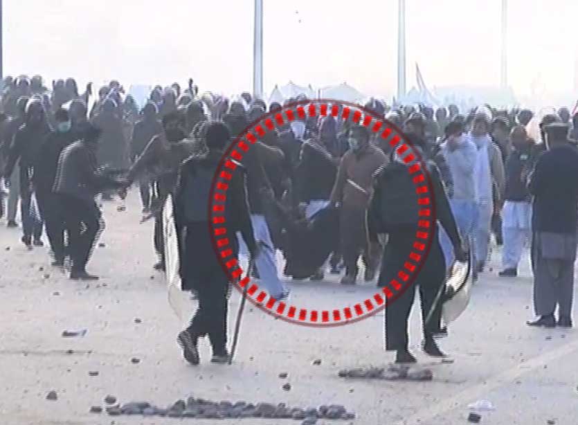 اسلام آباد میں دھرنے کیخلاف آپریشن، فیض آباد کا علاقہ میدان جنگ بن گیا