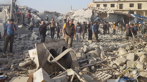 شام: حلب کے مضافاتی علاقوں پر بمباری، بچوں سمیت 53 افراد ہلاک