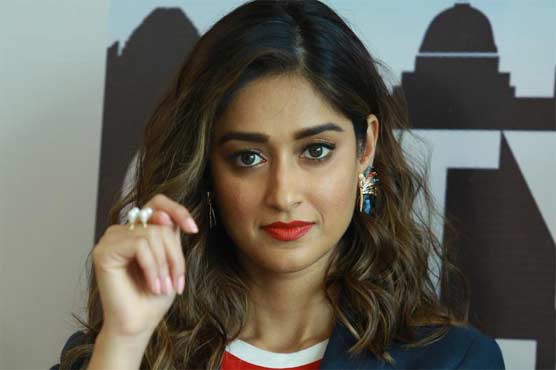 اجے دیوگن کیساتھ کام کرنا بہت آسان ہے: ایلینا ڈی کروز