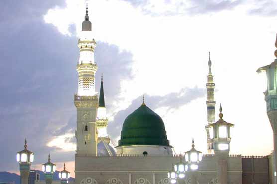 سرورِ کائنات صلی اللہ علیہ وآلہ وسلم  کی ولادت کا جشن، درود و سلام کی صداؤں سے فضائیں معطر