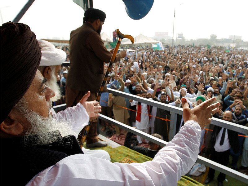 دو مُلّاؤں میں