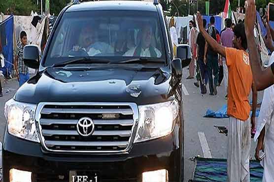 عمران خان کے قافلے پر فائرنگ، حملہ علی موسیٰ گیلانی کے گارڈز نے کیا: پی ٹی آئی