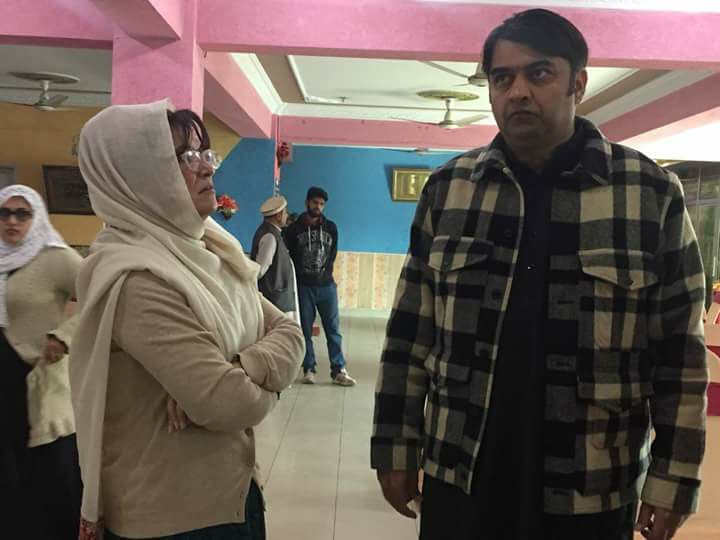 راجہ ہاسر ہمایوں سرفراز کا خان میرج ہال چکوال میں پاکستان تحریک انصاف وومن ونگ چکوال NA-60 کی جانب سے لگائے گئے فری میڈیکل کیمپ کا دورہ