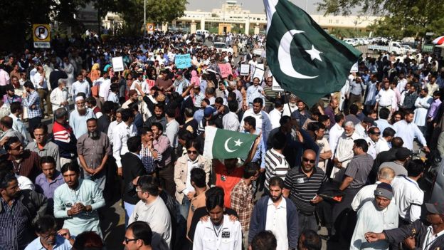 عوام نے وال پیپر بدل دیا