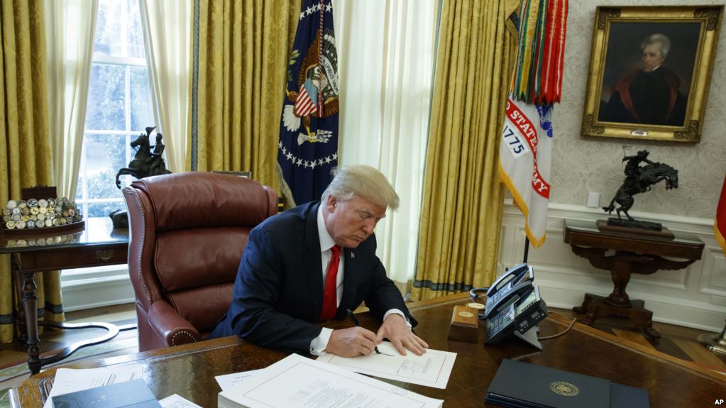 ایران سے معاہدے کی غلطیوں کو دور نہ کرنے پر ٹرمپ کا انتباہ