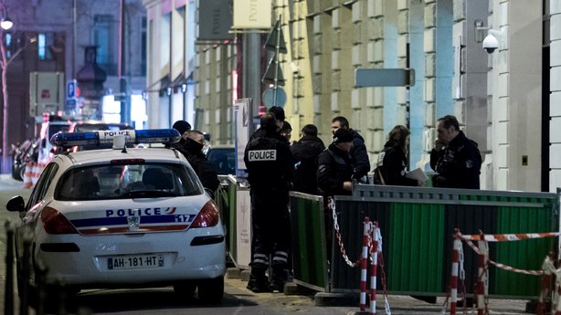 پیرس: معروف ہوٹل میں ڈاکوئوں نے لاکھوں یورو مالیت کے زیورات لوٹ لیے