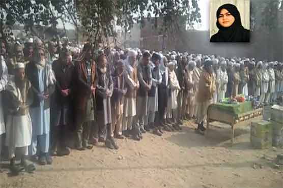 کوہاٹ میں قتل کی گئی طالبہ سپرد خاک، ملزم دبئی چلا گیا:‌ خاندانی ذرائع کا دعویٰ