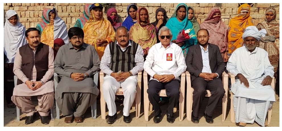 روٹری کلب روہی کے عہدیداروں ممتاز بیگ، جان محمد وارثی، ضیغم علی احمد، عمیر عزیز و دیگر کے ہمراہ گروپ فوٹو