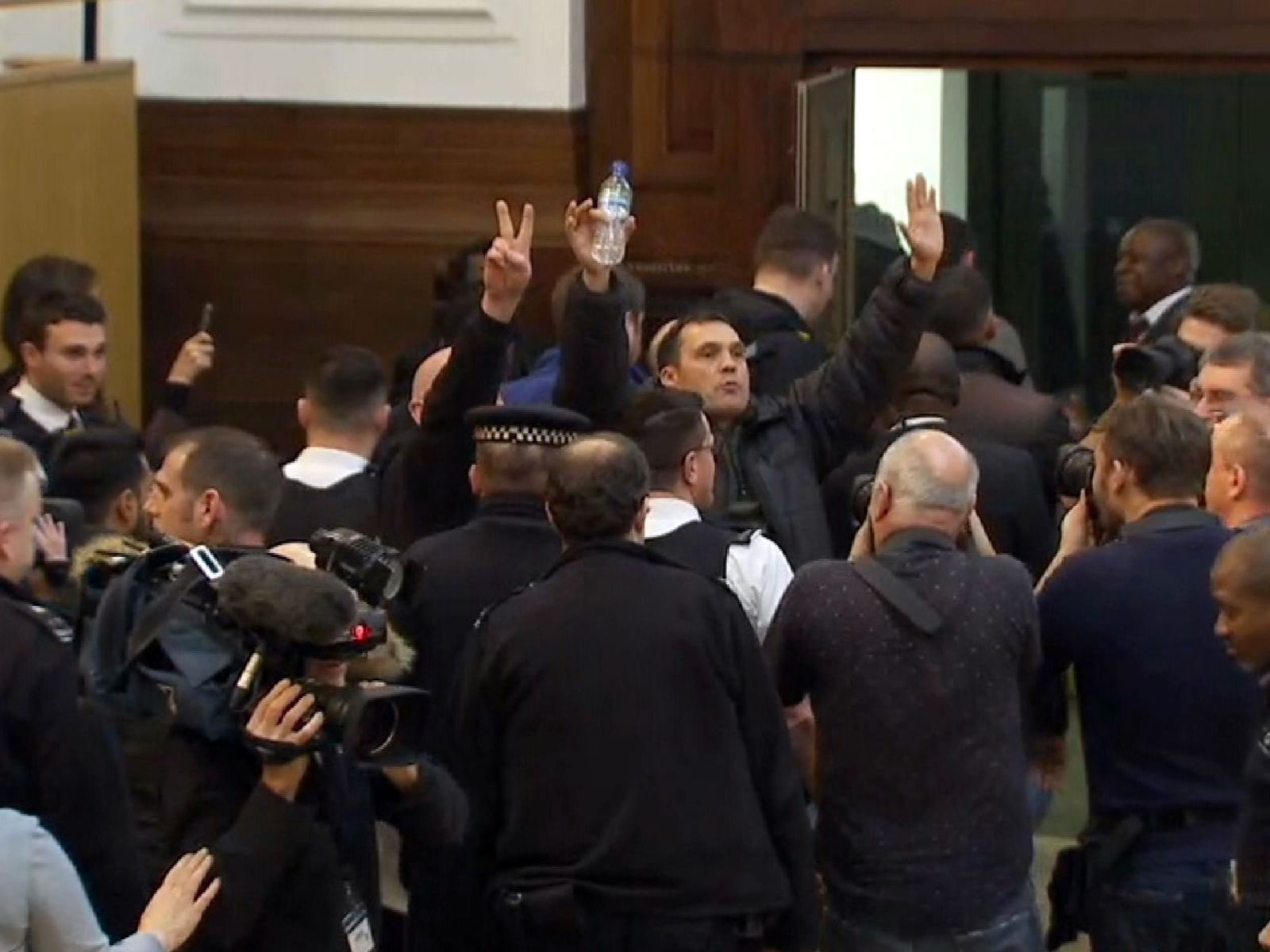 ٹرمپ مخالف بیان، صادق خان کی تقریر کے دوران ہنگامہ