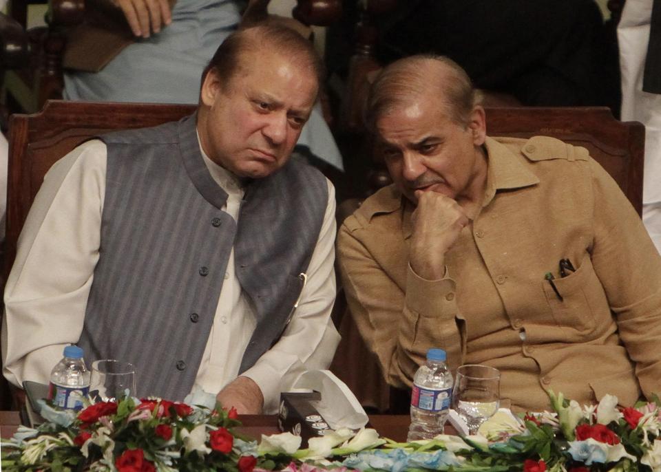 دھرنوں کا موسم لوٹ آیا