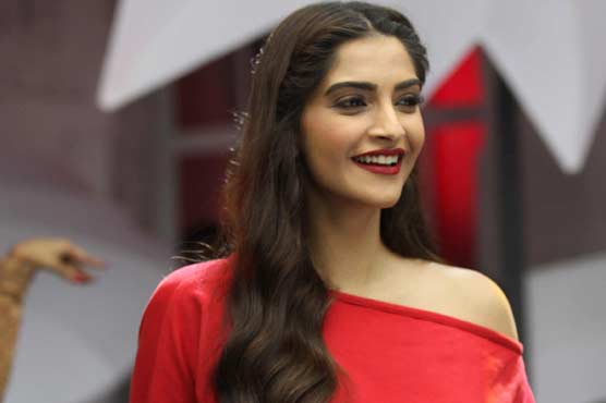 فلم کی ہدایتکارہ بننا چاہتی ہوں : سونم کپور