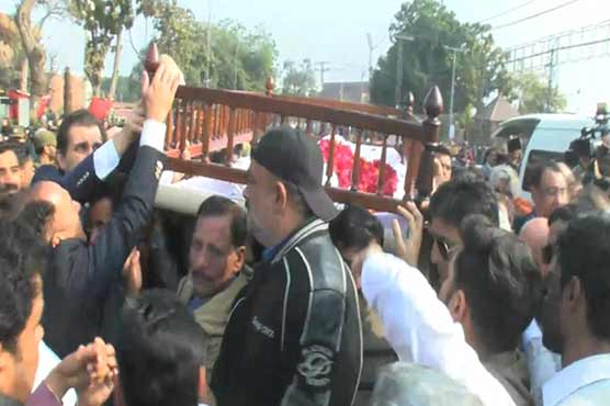 عاصمہ جہانگیر کا سفر آخرت، قذافی اسٹیڈیم کے باہر نماز جنازہ ادا کر دی گئی