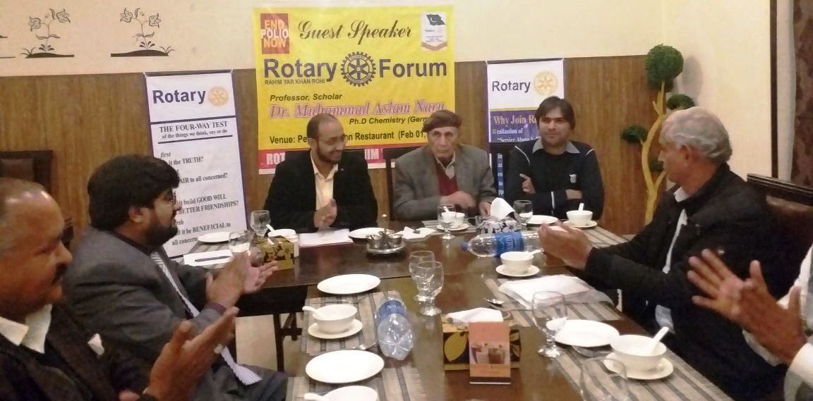 روٹری کلب روہی کے زیر اہتمام پروفیسر سکالر ڈاکٹر محمد اسلم نارو کا ممتاز بیگ، احمد اویس عارف و دیگر کے ساتھ گروپ فوٹو