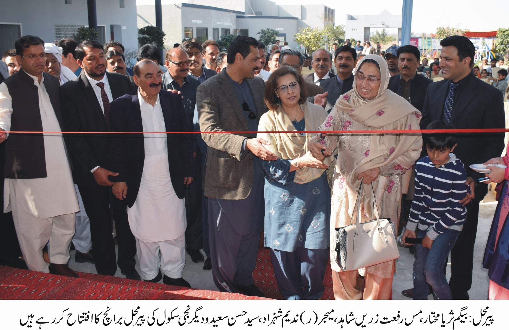 چیئرمین میونسپل کمیٹی چوہدری خالد سردارو ممبران صدر بازار میں جاری ترقیاتی کاموں کا جائزہ لینے کے دورہ کیا