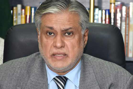 چند ہاتھ دو خاندان گرانے میں لگے ہیں، اسحاق ڈار کا دعویٰ