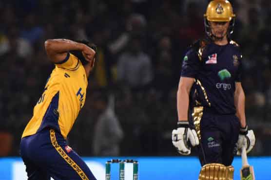 سنسنی خیز مقابلے کے بعد پشاور زلمی نے کوئٹہ کو 1 رن سے مات دے دی