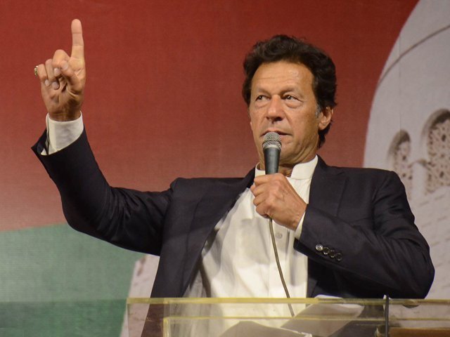 کرپٹ سیاستدانوں کو باکسنگ رنگ میں عامر خان کے حوالے کروں گا، عمران خان