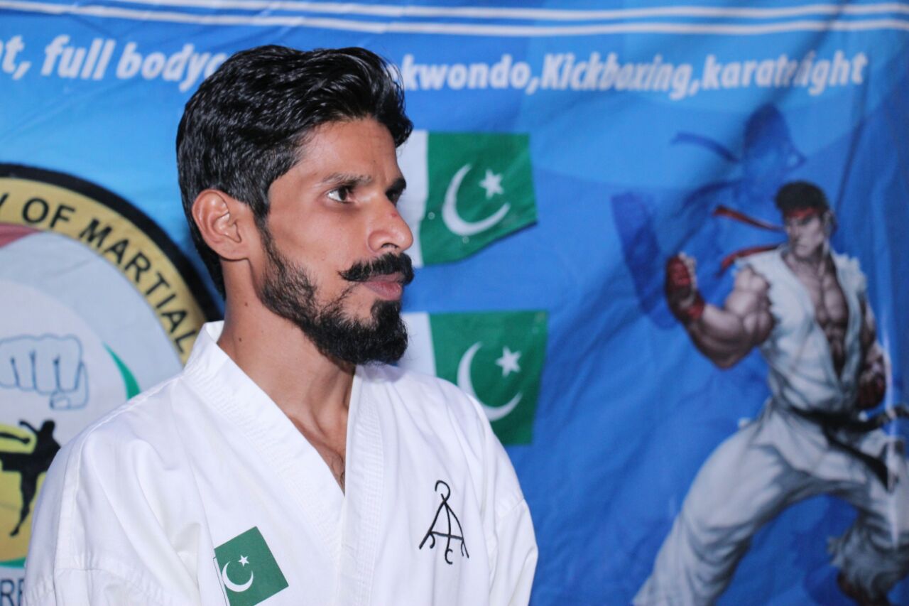 اسد حنیف پاکستان کا ابھرتا ستارہ